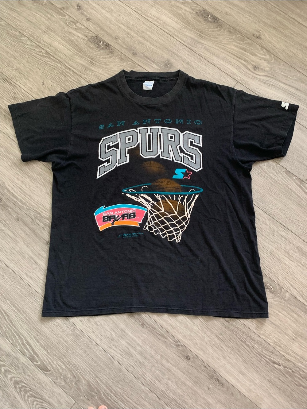 Vintage 1991 Starter San Antonio Spurs tee. Size XL.